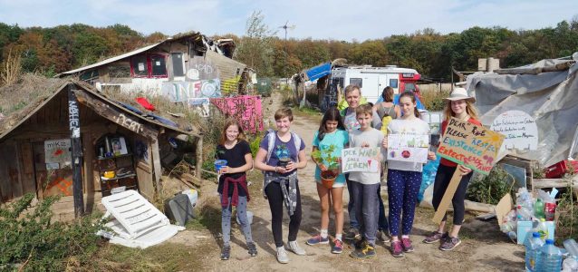 Schülerinnen im Hambacher Forst